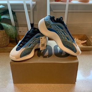 Yeezy 700 V3 Arzareth